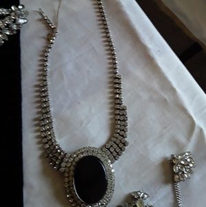 Vintage rhinstone necklace with black stone.